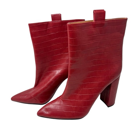 Qupid Portia Woman's Red Faux Leather Ankle Bootie Size 8/39 Pull‎ On 4" Heel - Picture 1 of 11